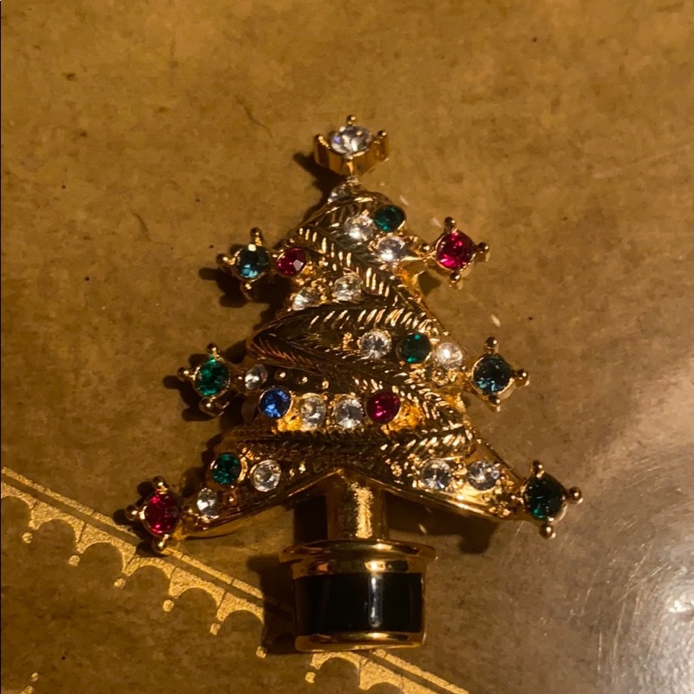 Carolee  hristmas tree brooch